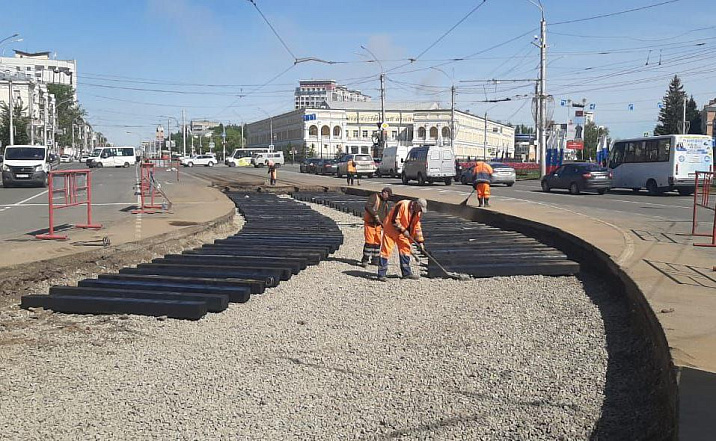 Работы на площади Октября продолжаются 