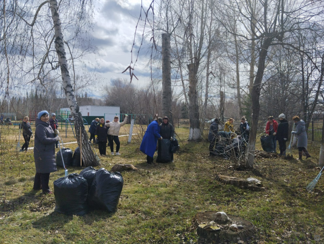 В Ленинском районе прошел традиционный «Чистый четверг» БАРНАУЛ ::  Официальный сайт города