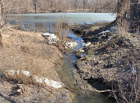 В связи с подъемом уровня воды в реке Оби в поселке Ильича закрыли водопропускное устройство 