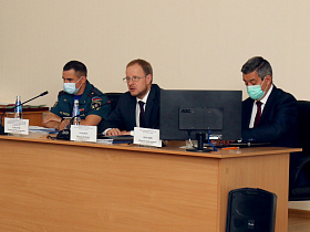 Губернатор Виктор Томенко провел заседание комиссии по предупреждению и ликвидации чрезвычайных ситуаций и обеспечению пожарной безопасности Алтайского края 