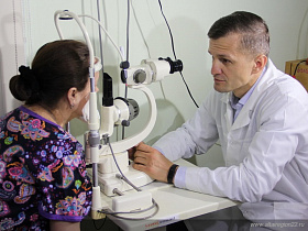 Инновационный метод улучшения зрения без операции стал доступнее в Барнауле 