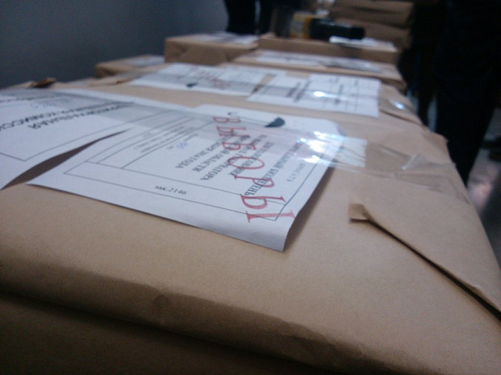 Передача избирательных бюллетеней для голосования на выборах депутатов Барнаульской городской Думы восьмого созыва 