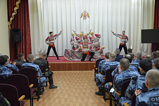 Творческие коллективы Барнаула присоединились к Всероссийской акции «Своих не бросаем» 