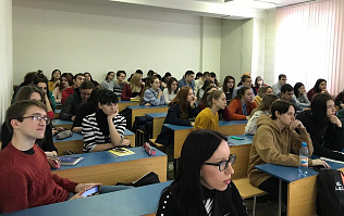 Месячник молодого избирателя: Депутаты Молодёжного парламента Барнаула встретились со студентами