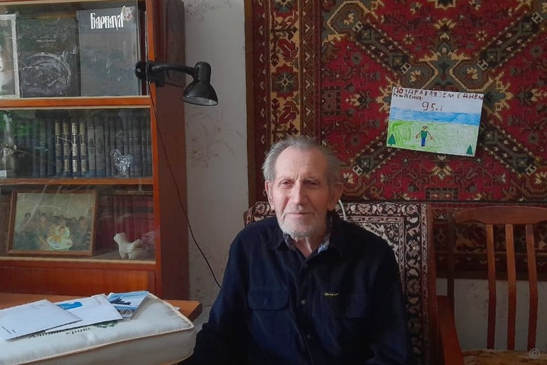 95-летний юбилей отметил труженик тыла, житель Октябрьского района Чернов Михаил Петрович