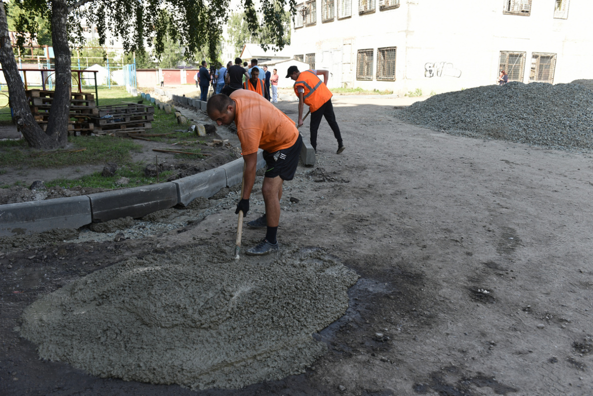 По проекту «Формирование комфортной городской среды﻿» в Барнауле начали  благоустройство двора по ул.Панфиловцев, 16 БАРНАУЛ :: Официальный сайт  города