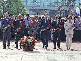 В День Победы на городском Мемориале Славы возложили цветы