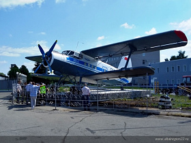 У Барнаульского аэропорта установили самолет Ан-2