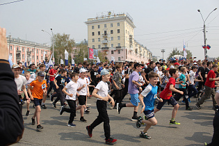 В Барнауле стартовал массовый забег «Кольцо Победы»