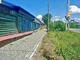 В Барнауле контролируют, как идет ремонт тротуаров по улице Никитина 