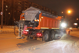 В ночь на 11 февраля на дорогах Барнаула будут работать 119 единиц снегоуборочной техники