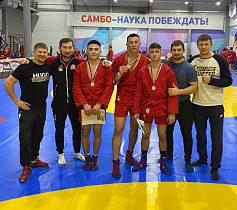 Десять спортсменов Алтайского края стали чемпионами на первенстве СФО по самбо