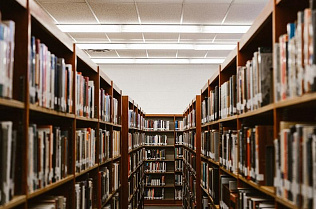 В барнаульском поселке Южном завершают обновление библиотеки в рамках нацпроекта  «Культура»