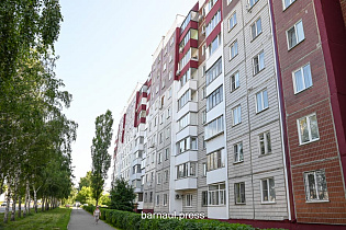 В многоквартирных домах Барнаула продолжаются мероприятия по энергосбережению