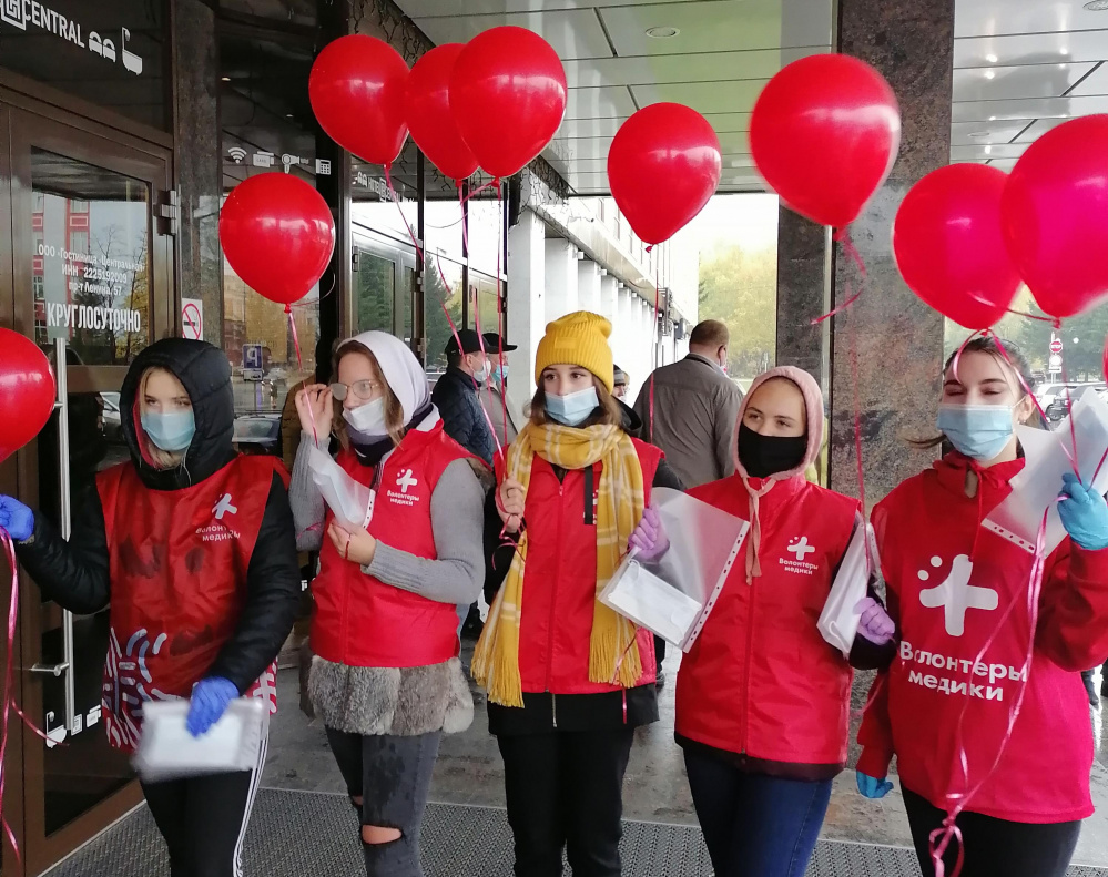 Барнаульские волонтеры-медики стали участниками флешмоба, посвященного Всемирному дню сердца