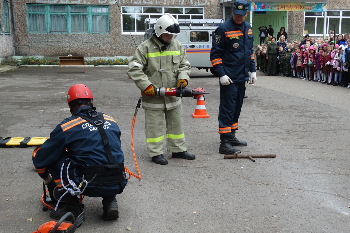 Действия при возникновении пожара отработали в школе №88 Индустриального  района БАРНАУЛ :: Официальный сайт города