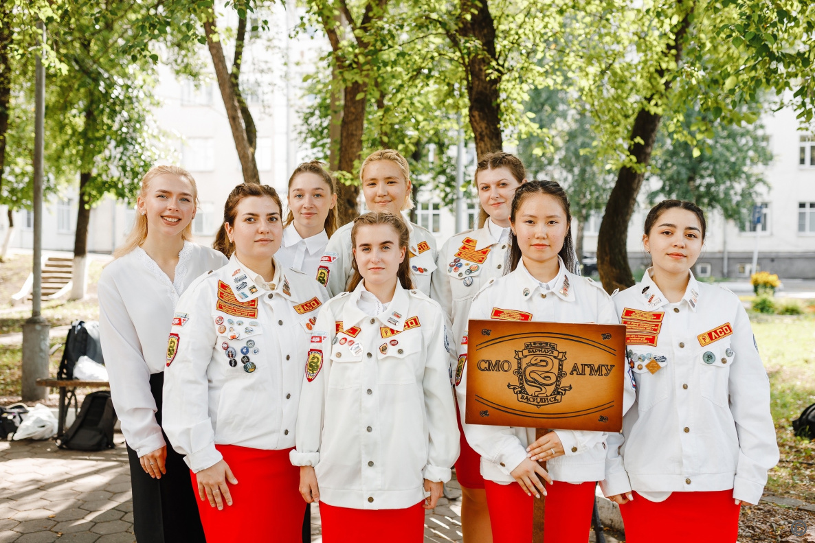 Барнаульский студенческий медотряд «Василиск» получил знамя всероссийского трудового проекта «Атлант» 