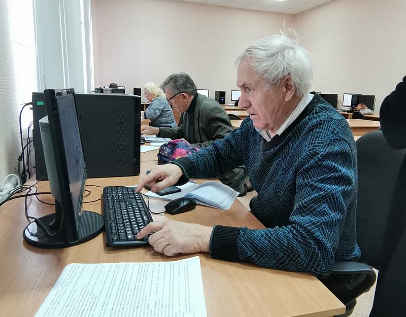 Барнаульские пенсионеры могут принять участие в чемпионате по компьютерному многоборью