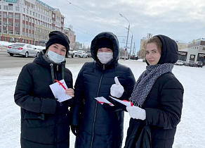 В Барнауле провели акцию по информированию молодежи о проблеме распространения СПИДа