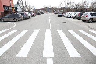 На улицах Барнаула продолжают нанесение дорожной разметки