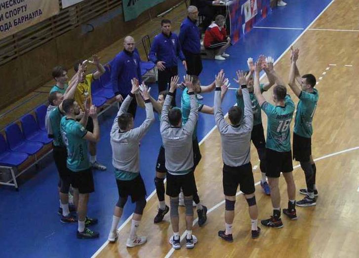 Барнаульские волейболисты в первом матче 2022 года обыграли на выезде команду Магнитогорска