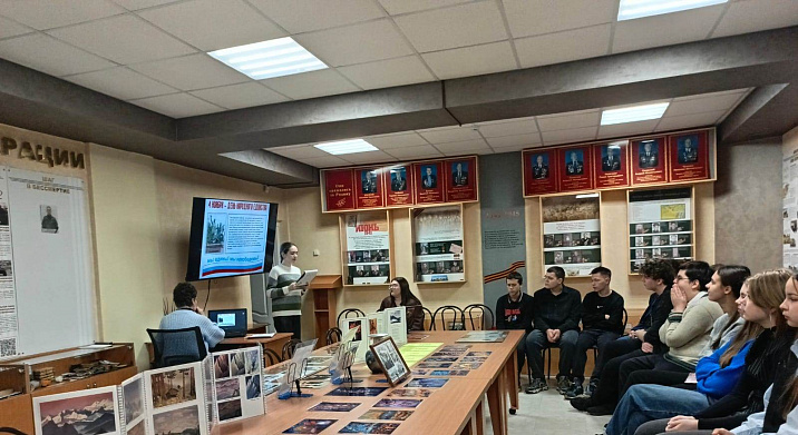 В музее истории Ленинского района прошел патриотический час «В единстве народа вся сила России»