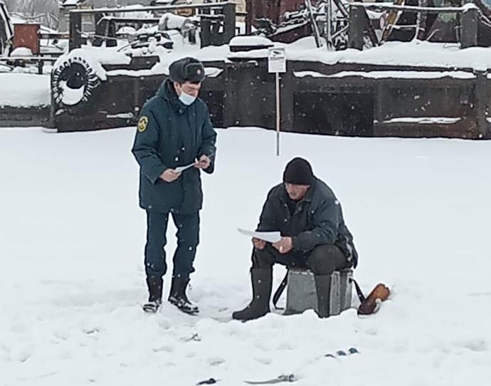 Жителям Центрального района Барнаула напоминают о зимних правилах поведения на водоемах