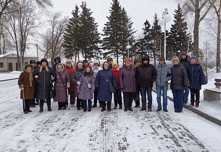 Для слабовидящих жителей Барнаула в рамках месячника белой трости провели экскурсию по историческим улицам города