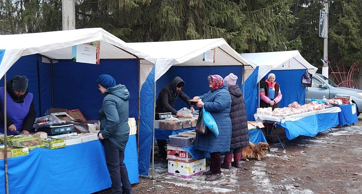 На пригородной территории Ленинского района в эту субботу состоялась вторая в текущем году продовольственная ярмарка