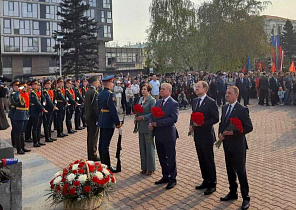 В День Победы в Великой Отечественной войне к Мемориалу Славы возложили цветы