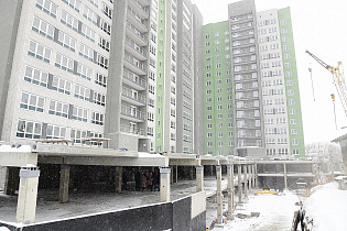 Завершение строительства многоквартирного дома с участием дольщиков по улице Петра Сухова, 34 обсудили на выездном совещании
