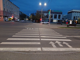 В Барнауле продолжается работа по нанесению дорожной разметки 