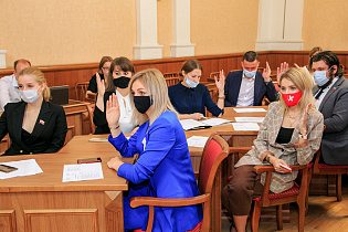 Депутаты молодежного Парламента Барнаула провели итоговую сессию