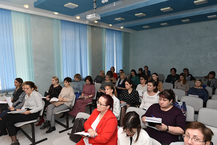 В администрации города провели семинар по предоставлению жителей Барнаула к наградам