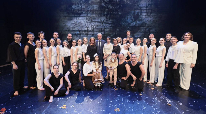 Губернатор Виктор Томенко побывал на открытии нового сезона Государственного молодежного ансамбля песни и танца «Алтай»