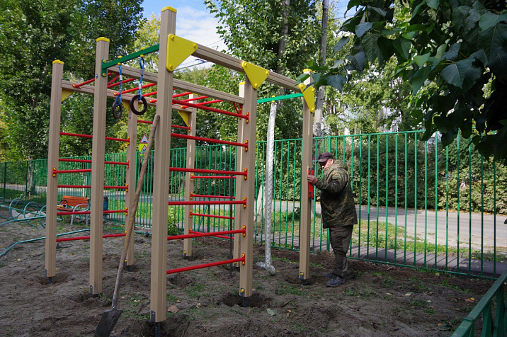 В Барнауле продолжается благоустройство дворов по национальному проекту «Жилье и городская среда»